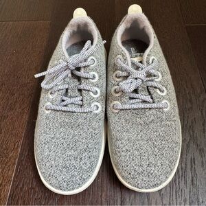 Smallbird by Allbirds Wool Runner Sneakers Tennis Shoes in Dapple Grey - Size 1Y